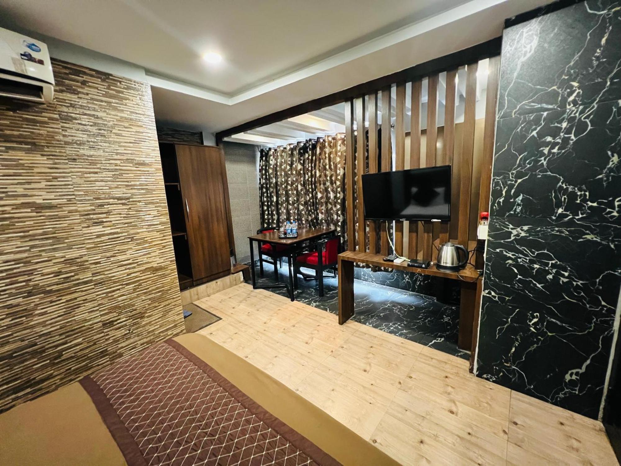 Hotel Sabera Siliguri Bagian luar foto