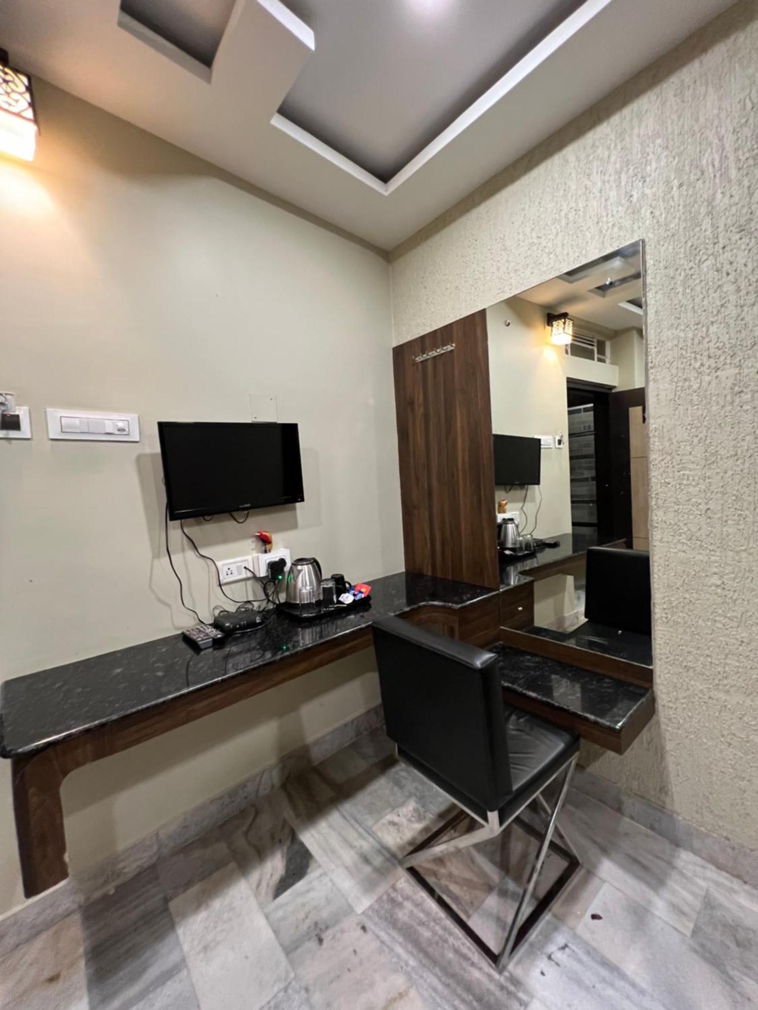 Hotel Sabera Siliguri Bagian luar foto